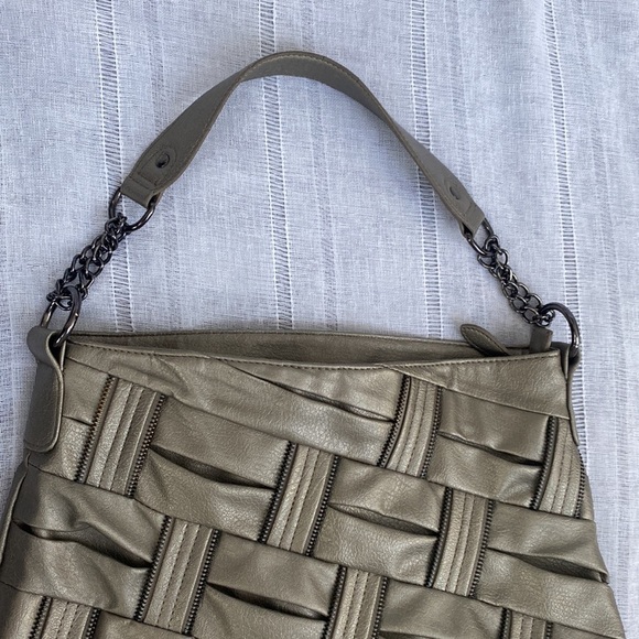 Olivia and Joy pewter hand bag with zipper embellishments. - Picture 3 of 11